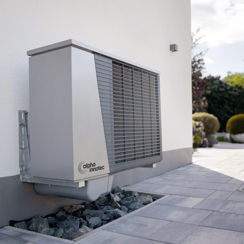 alpha_innotec_Hybrox_5und8_Wandkonsole_2